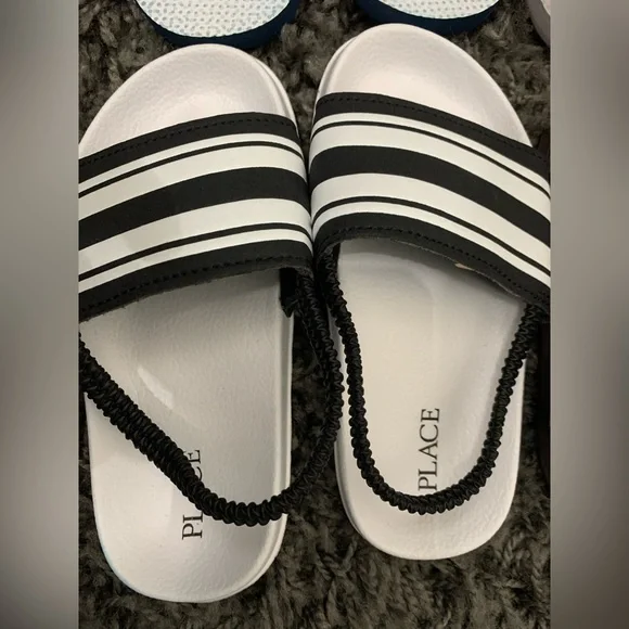 Bundle of 4 pair of Toddler Slides/Sandals - Picture 3 of 9